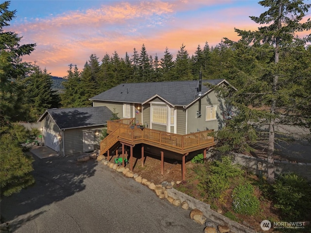 822 Filbert Rd, Cle Elum, WA 98922 - view of front of property featuring a deck, driveway, and an outbuilding