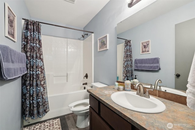 822 Filbert Rd, Cle Elum, WA 98922 - bathroom with toilet, wood finished floors, vanity, and shower / bath combo with shower curtain