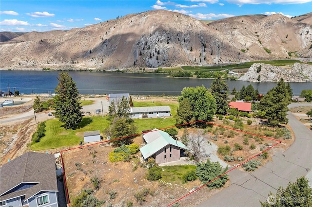 245 Lakeview Ave, Orondo, WA 98843 - aerial view of property and surrounding area with property boundaries highlighted and a water and mountain view