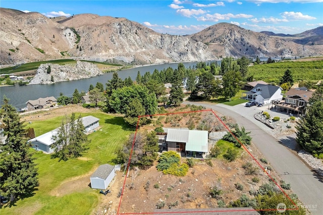 245 Lakeview Ave, Orondo, WA 98843 - aerial view of property's location featuring property boundaries highlighted and a water and mountain view
