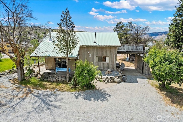 245 Lakeview Ave, Orondo, WA 98843 - view of outdoor structure with gravel driveway and a carport