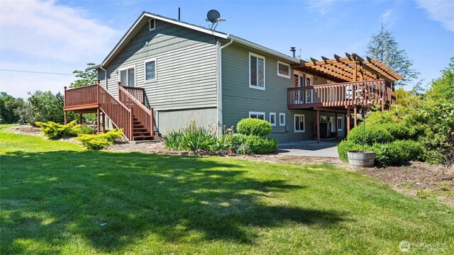 842 W Langdon Rd, Walla Walla, WA 99362 - rear view of house with a deck, a lawn, and a pergola