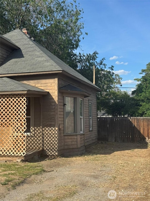 303 Methow St, Wenatchee, WA 98801 - view of side of home with a shingled roof