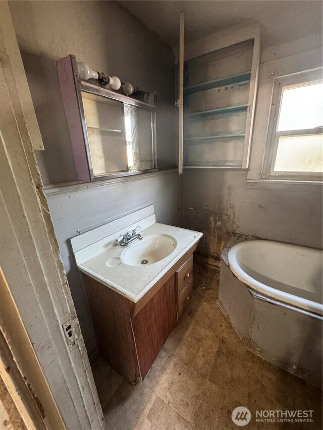 303 Methow St, Wenatchee, WA 98801 - bathroom featuring vanity and a garden tub