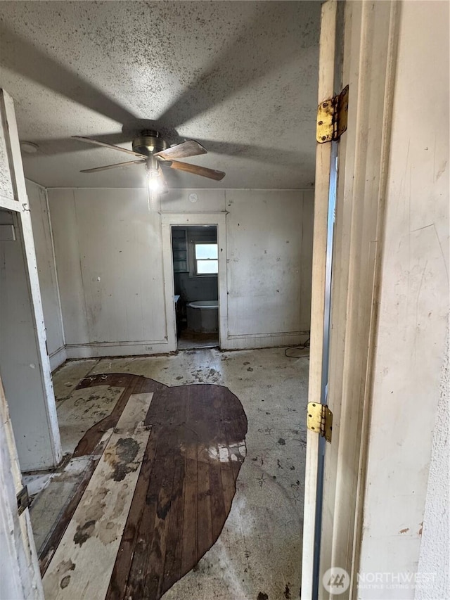 303 Methow St, Wenatchee, WA 98801 - unfurnished bedroom featuring a textured ceiling and ceiling fan