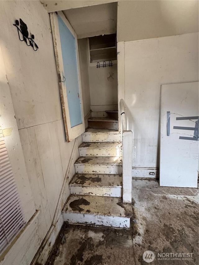 303 Methow St, Wenatchee, WA 98801 - view of stairs