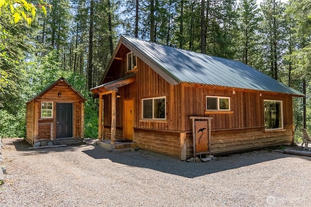 98 Homestead Rd, Winthrop, WA 98862 - view of front of home with metal roof