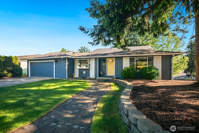 13632 SE Fairwood Blvd, Renton, WA 98058 - ranch-style house with a garage, a front lawn, and driveway