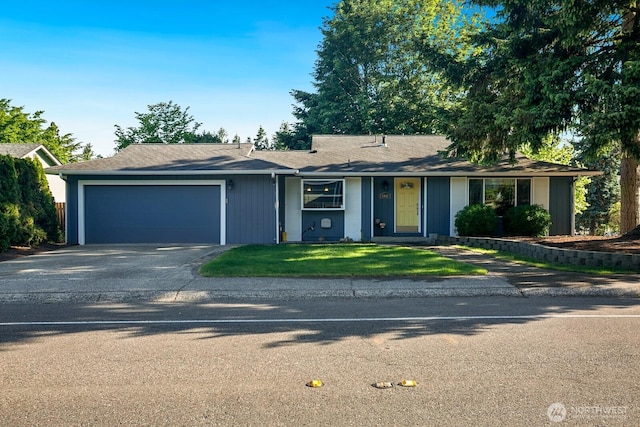 13632 SE Fairwood Blvd, Renton, WA 98058 - single story home featuring driveway, a garage, and a front lawn