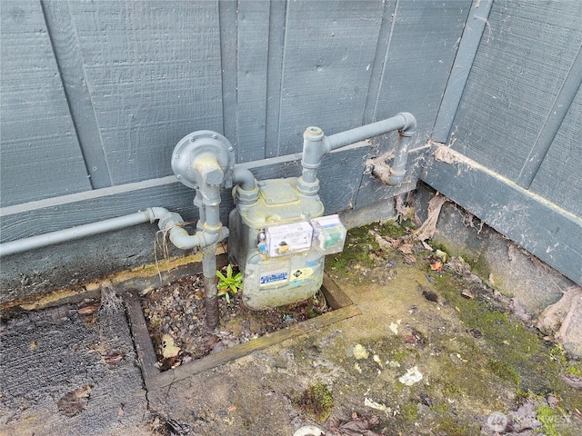 211 E Cherry St, Centralia, WA 98531 - exterior view of gas meter