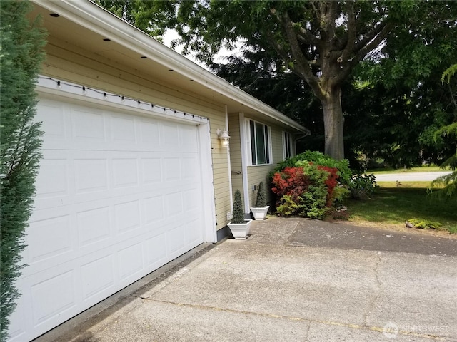 8459 Catalina Ct, Blaine, WA 98230 - garage featuring driveway