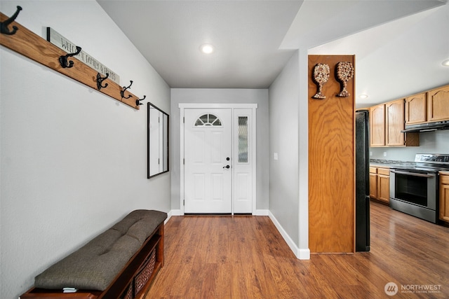 114 Creekside Pl, Cashmere, WA 98815 - foyer featuring dark wood-type flooring, baseboards, and recessed lighting