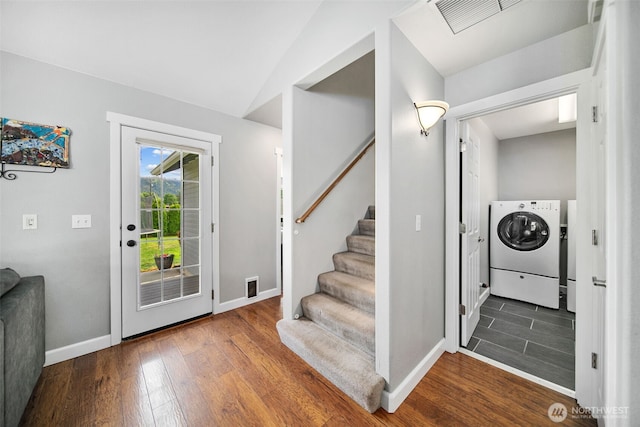 114 Creekside Pl, Cashmere, WA 98815 - entrance foyer featuring washer / dryer, wood finished floors, stairway, baseboards, and lofted ceiling