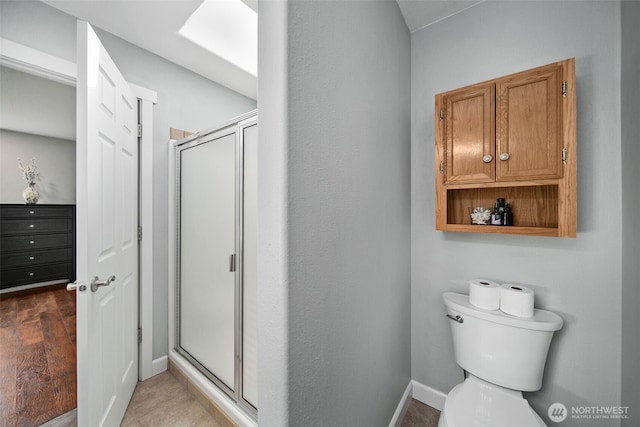 114 Creekside Pl, Cashmere, WA 98815 - bathroom featuring a stall shower, toilet, and baseboards