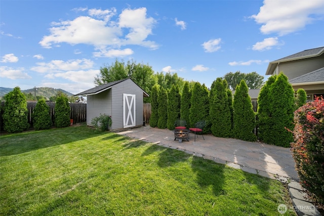 114 Creekside Pl, Cashmere, WA 98815 - view of yard featuring a patio area and an outdoor fire pit