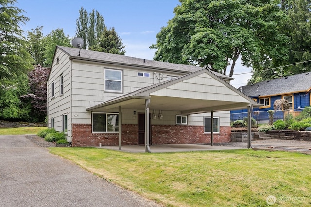 525527 16th Ave SE, Olympia, WA 98501 - view of front of property featuring brick siding, a front yard, and a carport