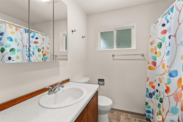 525527 16th Ave SE, Olympia, WA 98501 - bathroom featuring toilet, vanity, baseboards, and a shower with shower curtain