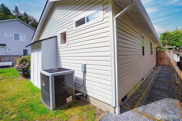 2820 V Ct SE, Auburn, WA 98002 - view of side of property featuring central AC