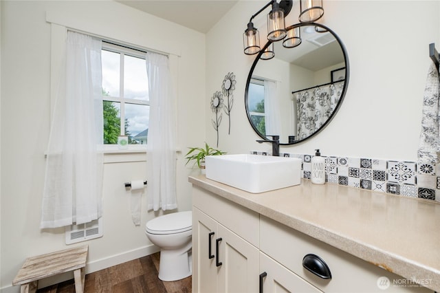 515 Mitchell St, Sumas, WA 98295 - bathroom featuring vanity, toilet, wood finished floors, a chandelier, and baseboards