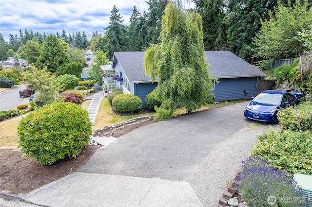 4025 Somerset Ln, Kent, WA 98032 - view of front of home with driveway and roof with shingles