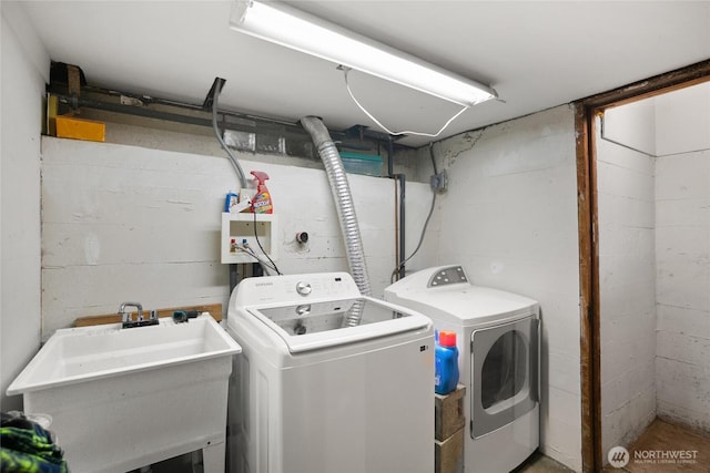 7431 S 132nd St, Seattle, WA 98178 - washroom with washing machine and clothes dryer