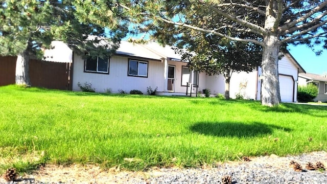 390 4th Ave SE, Ephrata, WA 98823 - single story home with an attached garage and a front yard