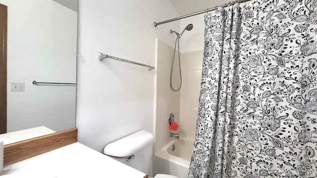 390 4th Ave SE, Ephrata, WA 98823 - bathroom with toilet, vanity, and shower / bath combination with curtain