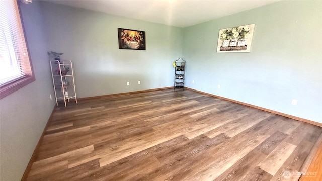 390 4th Ave SE, Ephrata, WA 98823 - unfurnished room featuring wood finished floors and baseboards