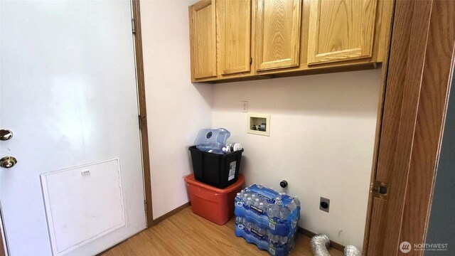 390 4th Ave SE, Ephrata, WA 98823 - washroom featuring cabinet space, electric dryer hookup, light wood-type flooring, and hookup for a washing machine