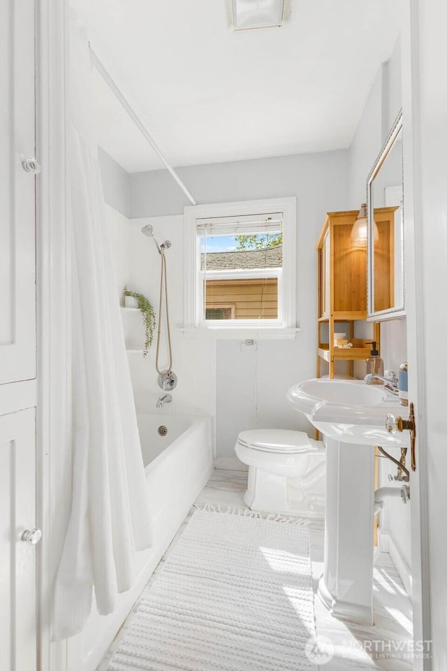 1214 NE 98th St, Seattle, WA 98115 - bathroom featuring shower / bathtub combination with curtain and toilet