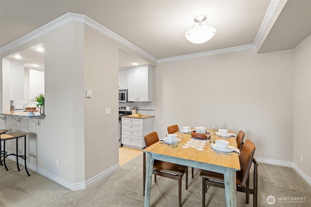 1310 Old Fairhaven Pkwy Unit 102, Bellingham, WA 98225 - dining room featuring light carpet, baseboards, ornamental molding, and recessed lighting
