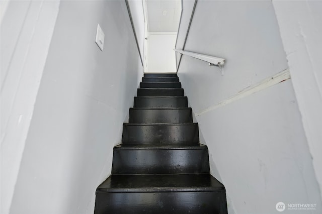 1128 W Elm St, Walla Walla, WA 99362 - view of staircase