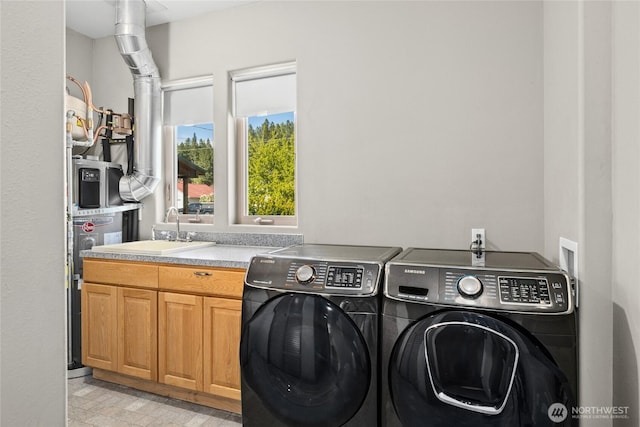 706 S A St, Roslyn, WA 98941 - laundry area with washer and clothes dryer and cabinet space