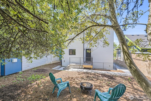 524 27th Ave, Seattle, WA 98122 - rear view of property featuring an outdoor fire pit