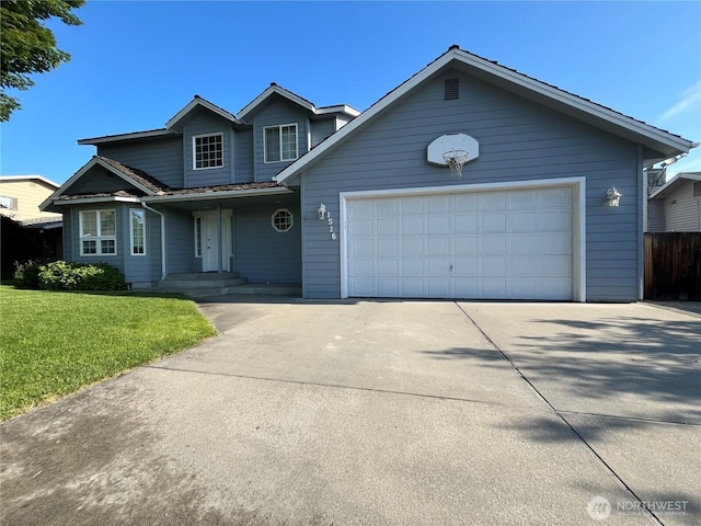 1516 4th St, Wenatchee, WA 98801 - traditional-style house with a garage and driveway