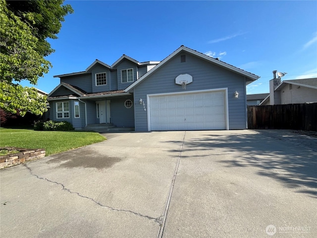 1516 4th St, Wenatchee, WA 98801 - traditional-style home with a garage and concrete driveway