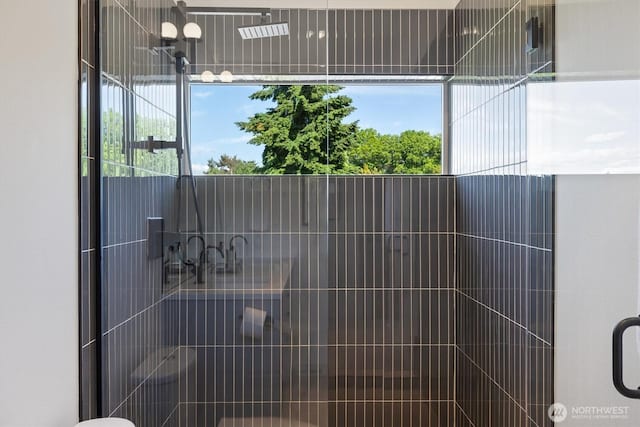1134 32nd Ave E Unit B, Seattle, WA 98112 - bathroom with a tile shower