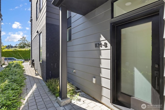 1134 32nd Ave E Unit B, Seattle, WA 98112 - doorway to property featuring brick siding
