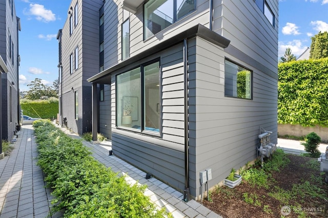 1134 32nd Ave E Unit B, Seattle, WA 98112 - view of side of home
