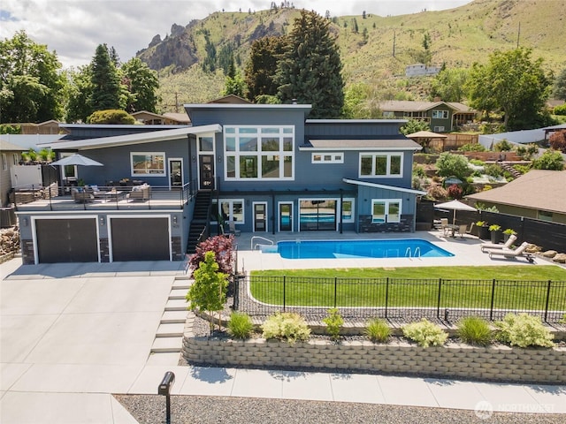 1425 Appleridge St, Wenatchee, WA 98801 - rear view of property featuring driveway, a garage, a mountain view, and a fenced backyard