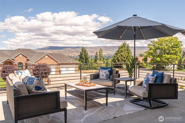 1425 Appleridge St, Wenatchee, WA 98801 - view of patio with outdoor lounge area, a mountain view, and a balcony