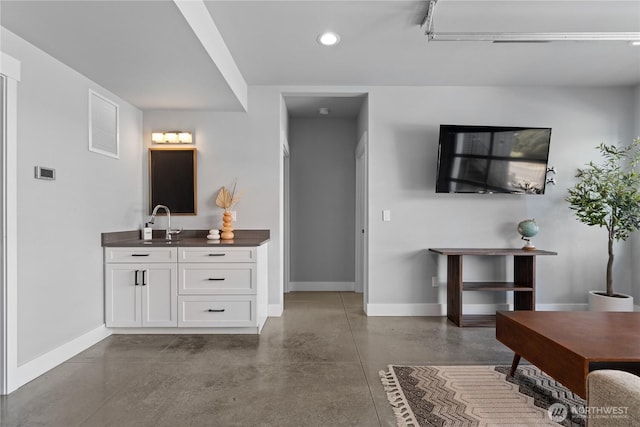 1425 Appleridge St, Wenatchee, WA 98801 - living room with concrete flooring, baseboards, and recessed lighting