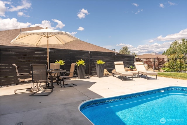 1425 Appleridge St, Wenatchee, WA 98801 - view of swimming pool with a patio area