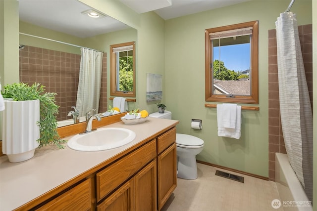 1211 6th Pl S, Edmonds, WA 98020 - bathroom featuring vanity, toilet, and shower / bath combo