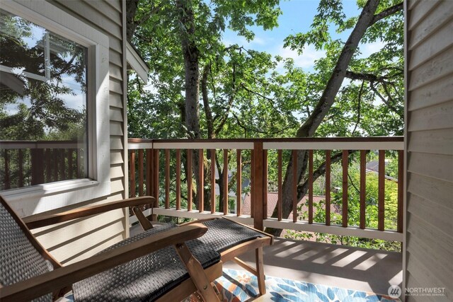 1126 24th Ave, Seattle, WA 98122 - view of wooden deck
