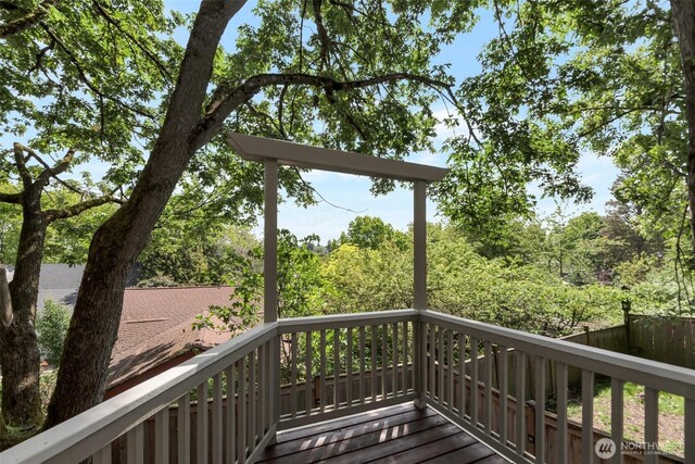 1126 24th Ave, Seattle, WA 98122 - view of wooden terrace
