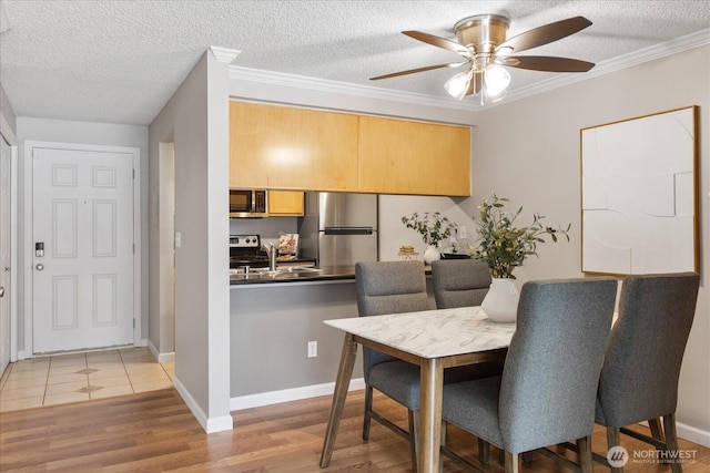 13009 E Gibson Rd Unit Q130, Everett, WA 98204 - dining room featuring ceiling fan, a textured ceiling, wood finished floors, and baseboards