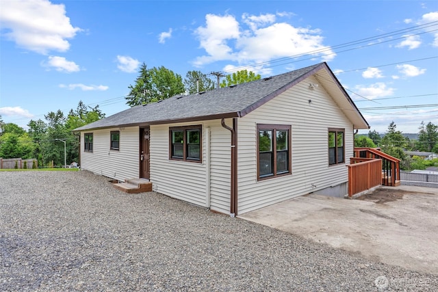 2914 Columbia Heights Rd, Longview, WA 98632 - view of front of home with a shingled roof