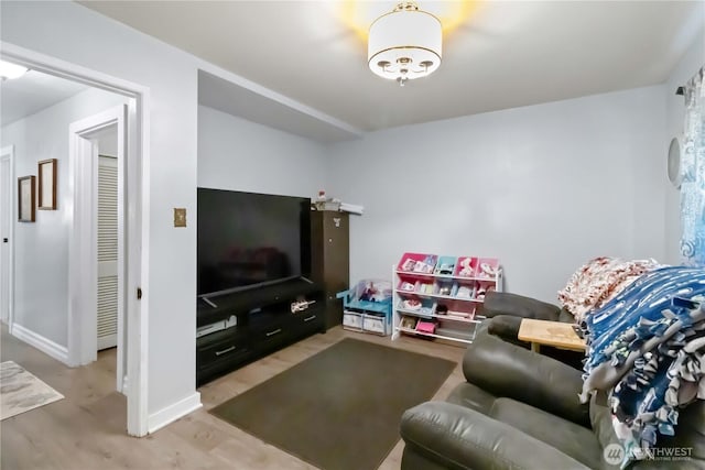 2337 W Castleman St, Longview, WA 98632 - living room featuring wood finished floors and baseboards