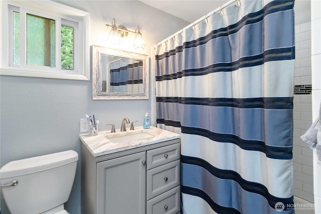 2337 W Castleman St, Longview, WA 98632 - full bathroom featuring toilet, vanity, and a shower with shower curtain